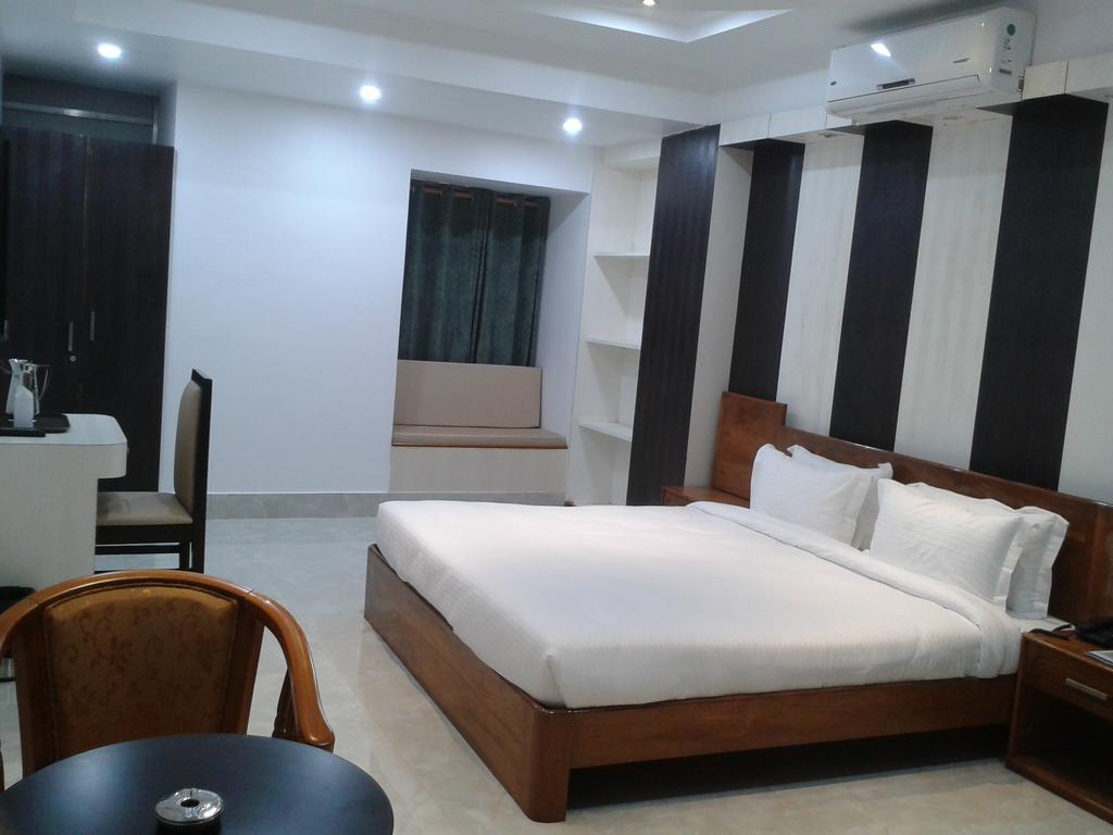 Hotel D' Sapphire Guwahati Room photo